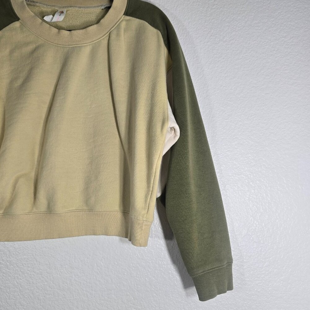 Daily Practice Anthropologie Cropped Sweatshirt Medium Green Colorblock Sporty - Picture 10 of 12